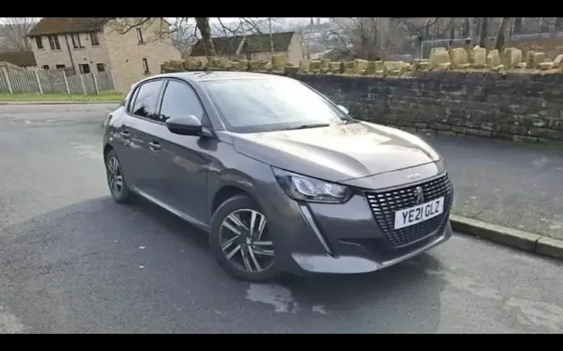 Second-hand Peugeot 208 Allure Premium 102 CP (75 kW) 2021 Hatchback