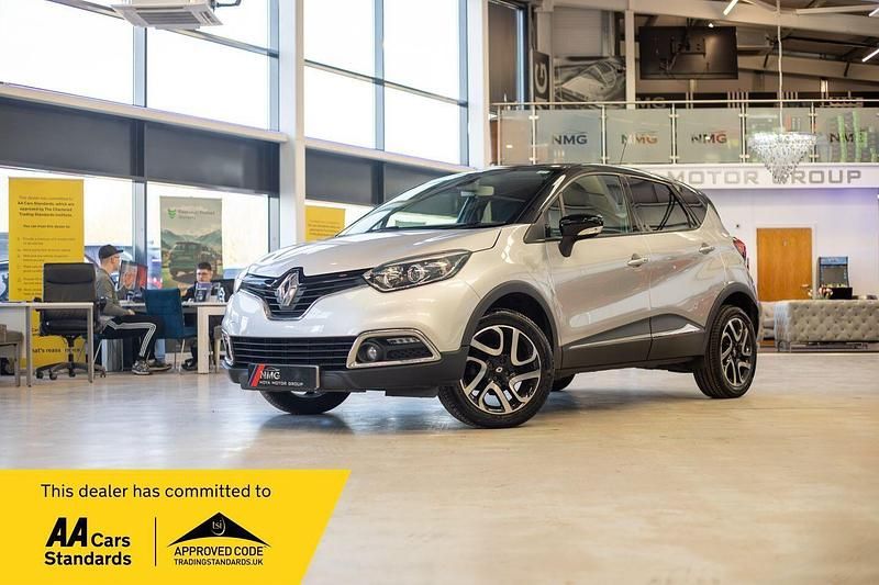 Used Renault Captur Dynamique 90 HP (66 kW) 2016 Silver/black SUV