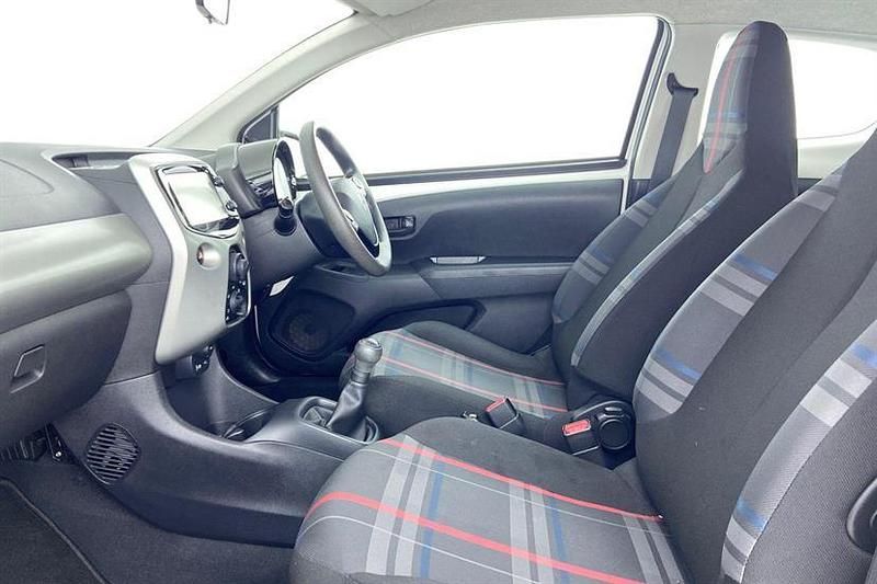 Used Peugeot 108 Active 68 HP (50 kW) 2015 White Hatchback