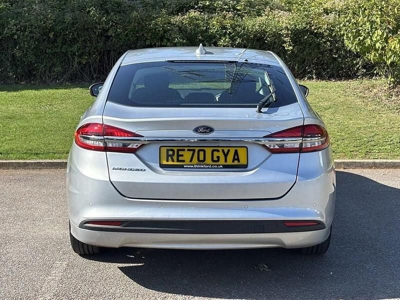 Usado Ford Mondeo Zetec 150 HP (110 kW) 2020 Prateado Citadino