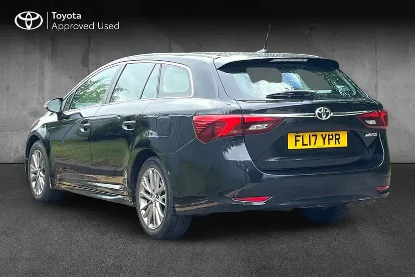 Used Toyota Avensis Business Edition 112 HP (82 kW) 2017 Black Estate