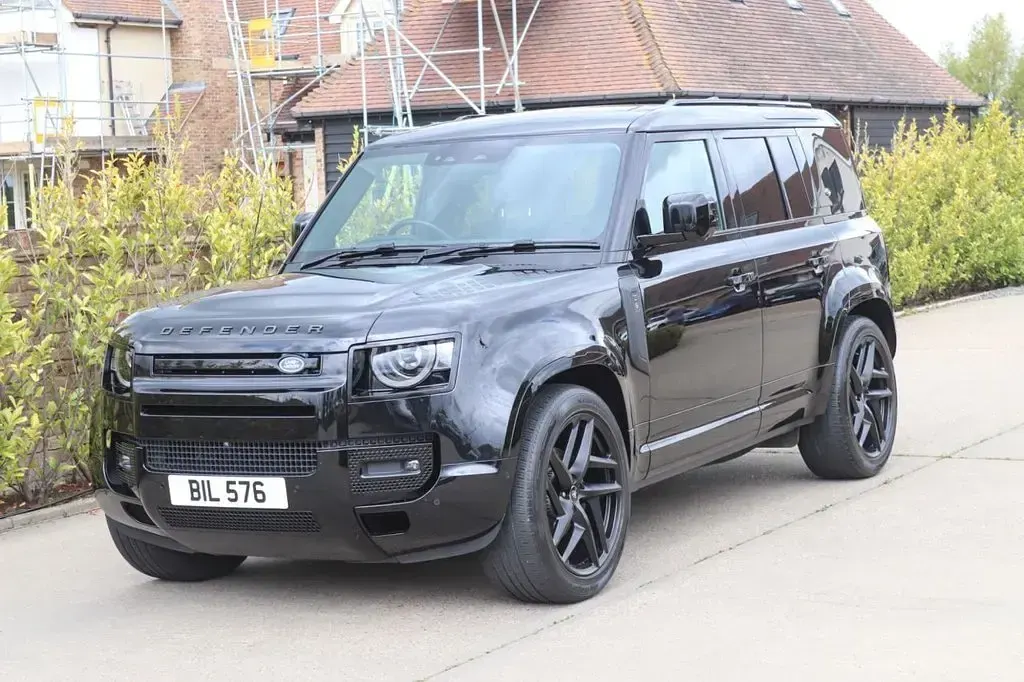 Used Land Rover Defender S 250 HP (183 kW) 2024 Black SUV
