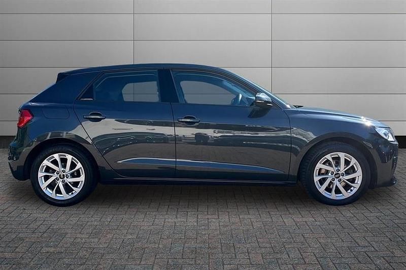 Usado Audi A1 Sport 110 HP (80 kW) 2024 Cinzento SUV