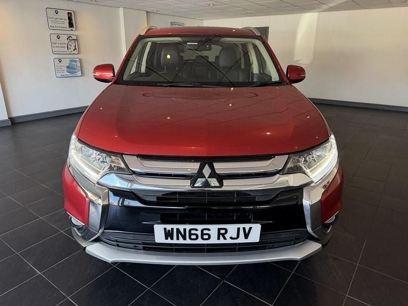 Used Mitsubishi Outlander 2016 Red SUV