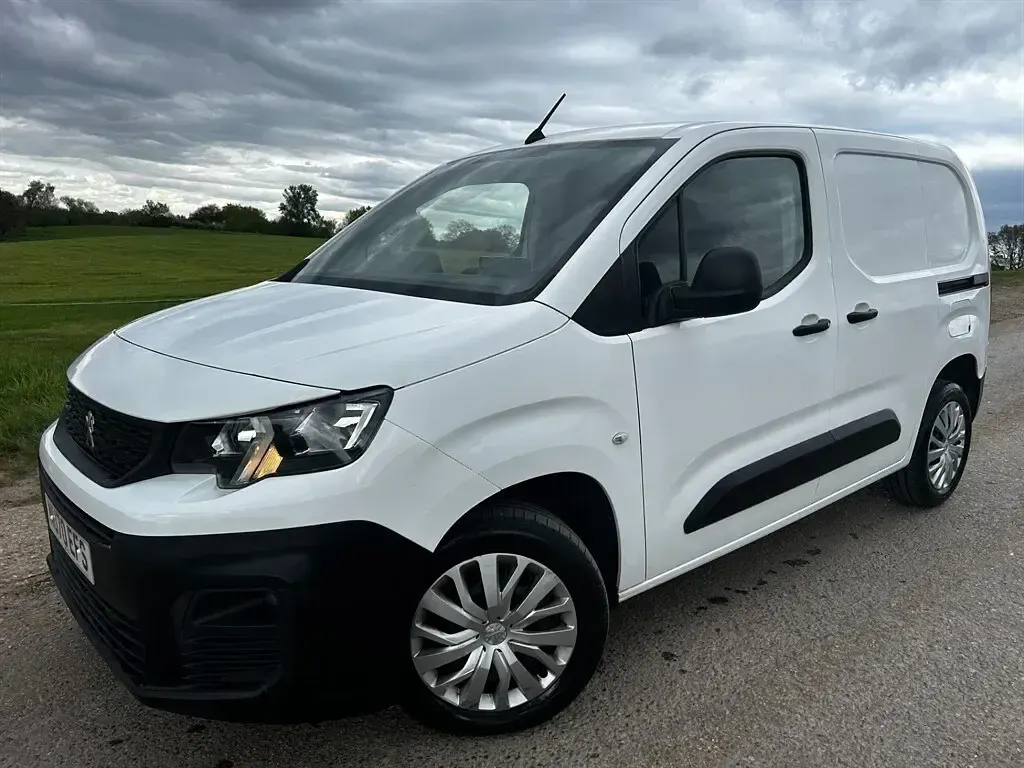 Used Peugeot Partner 2020 White MPV