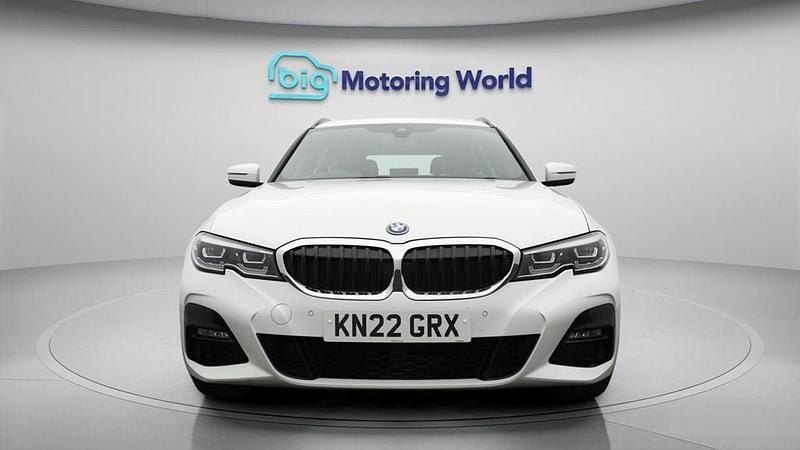 Used BMW 330e M Sport 292 HP (214 kW) 2022 White Estate
