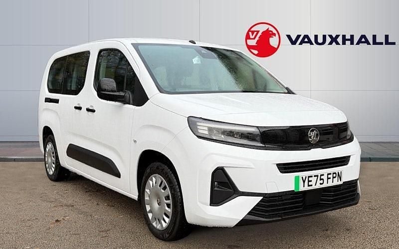 New 2025 Vauxhall Combo Design Edition Estate | £19,995 (A bit pricey) - Image 1/4