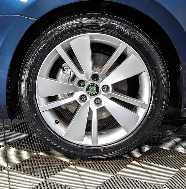 Used Skoda Superb SE L Executive 190 HP (139 kW) 2017 Blue Hatchback