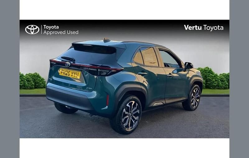 Used Toyota Yaris Cross Design 113 HP (83 kW) 2025 Green SUV