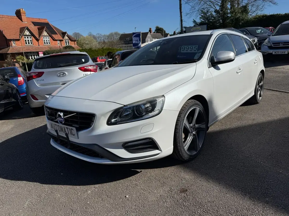 Used Volvo V60 SE Lux 180 HP (132 kW) 2025 Black Estate