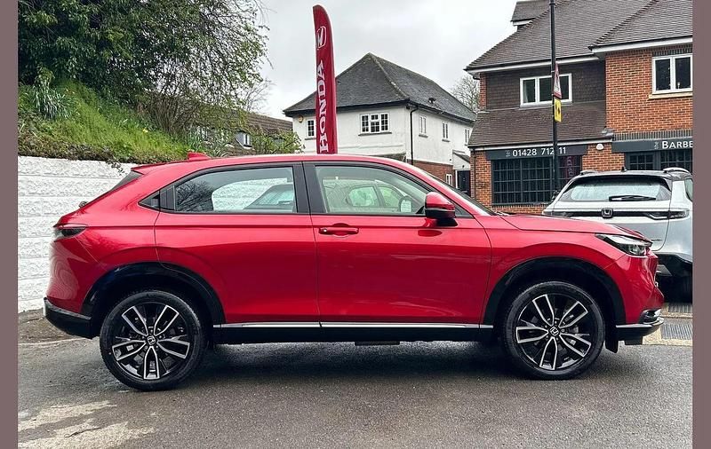 Used Honda HR-V Advance 131 HP (96 kW) 2023 Crystal red SUV