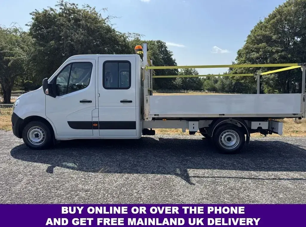 Used Nissan NV400 Tekna 150 HP (110 kW) 2021 White Van