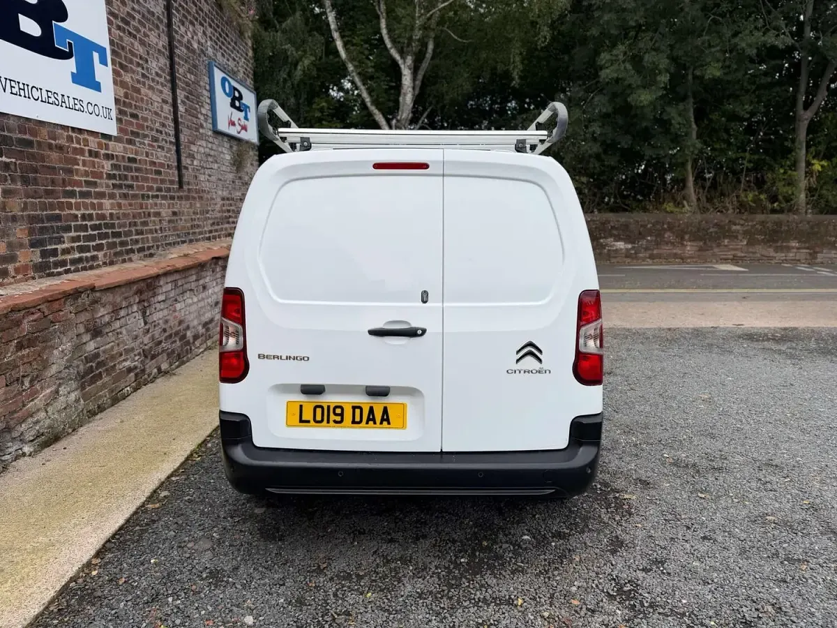 Used Citroën Berlingo Start 100 HP (73 kW) 2019 White MPV