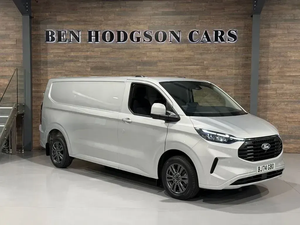 Begagnad Ford Transit Custom Limited 150 HK (110 kW) 2024 Silver Van