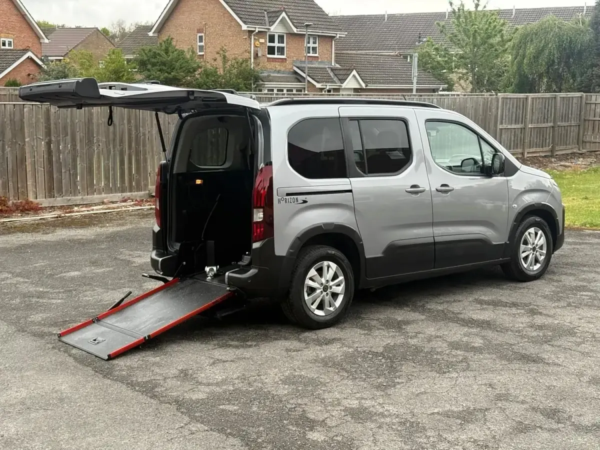 Second-hand Peugeot Rifter Allure 2025 Gri Monovolum