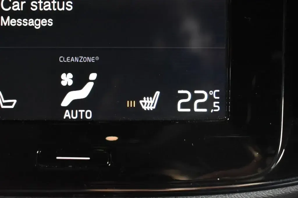 Used Volvo XC40 R-Design 190 HP (139 kW) 2019 Red SUV