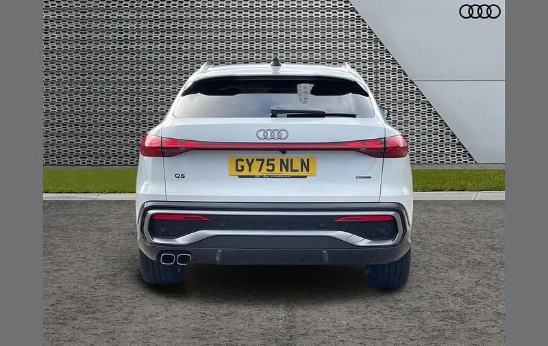 Used Audi Q5 Sportback Advanced 200 HP (147 kW) 2025 White SUV