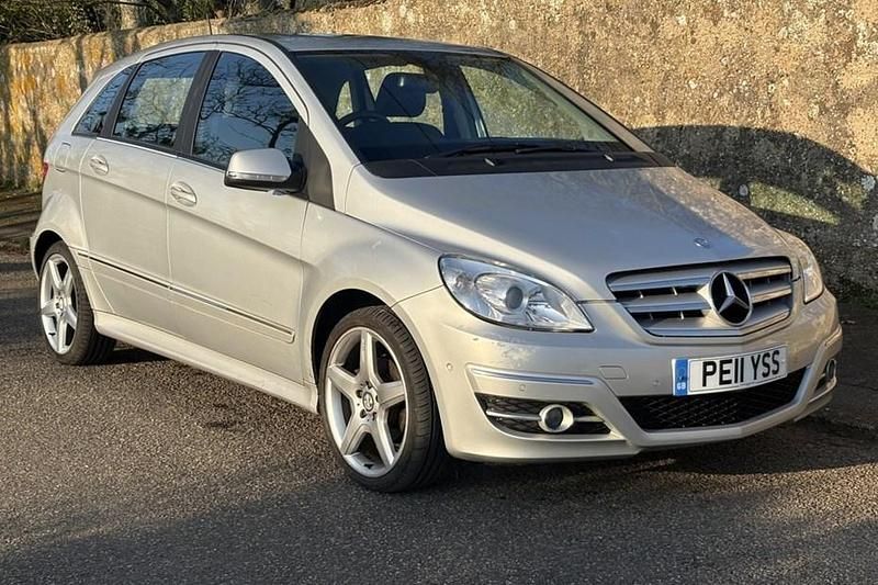 Used Mercedes B180 2011 Silver MPV