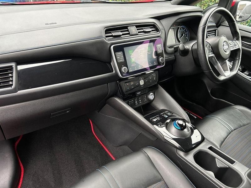 Used Nissan Leaf N-Connecta 110 kW (150 HP) 2021 Red Hatchback