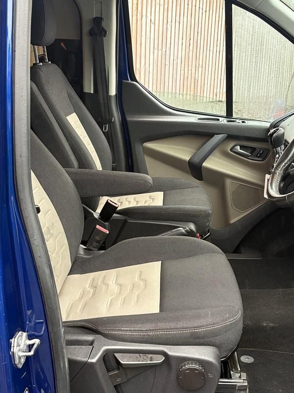 Used Ford Transit Custom Limited 130 HP (95 kW) 2018 Blue Estate