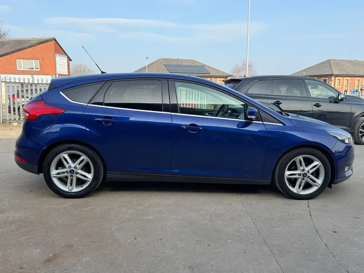 Used Ford Focus Titanium 2016 Blue Hatchback