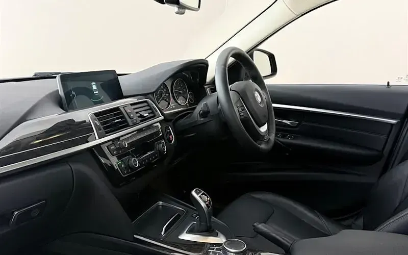 Used BMW 320 Luxury Line 190 HP (139 kW) 2017 Silver Sedan