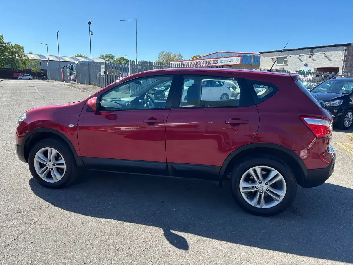 Used Nissan Qashqai Acenta 104 HP (76 kW) 2010 Red SUV