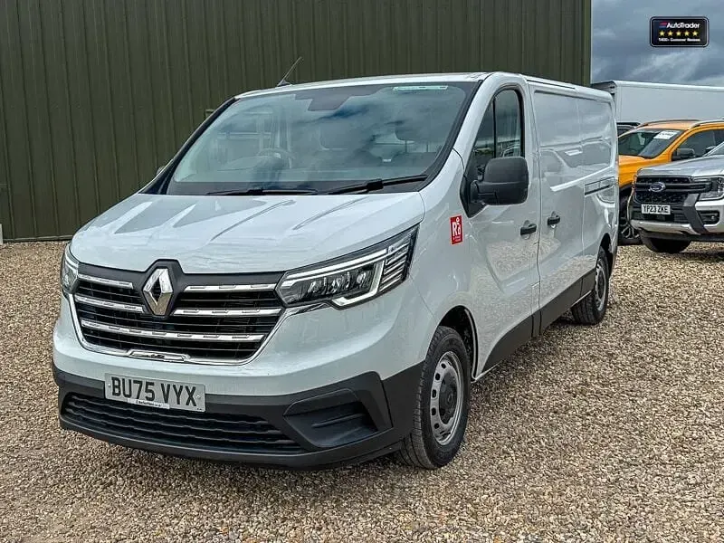 Neu Renault Trafic 130 PS (95 kW) 2025 Weiß Van / Kleinbus