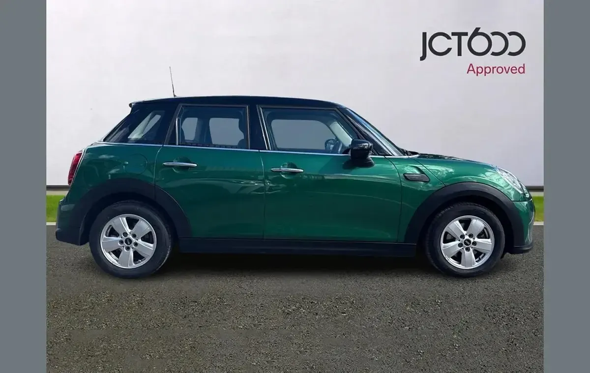 Used Mini Cooper Classic 134 HP (98 kW) 2023 Green Hatchback