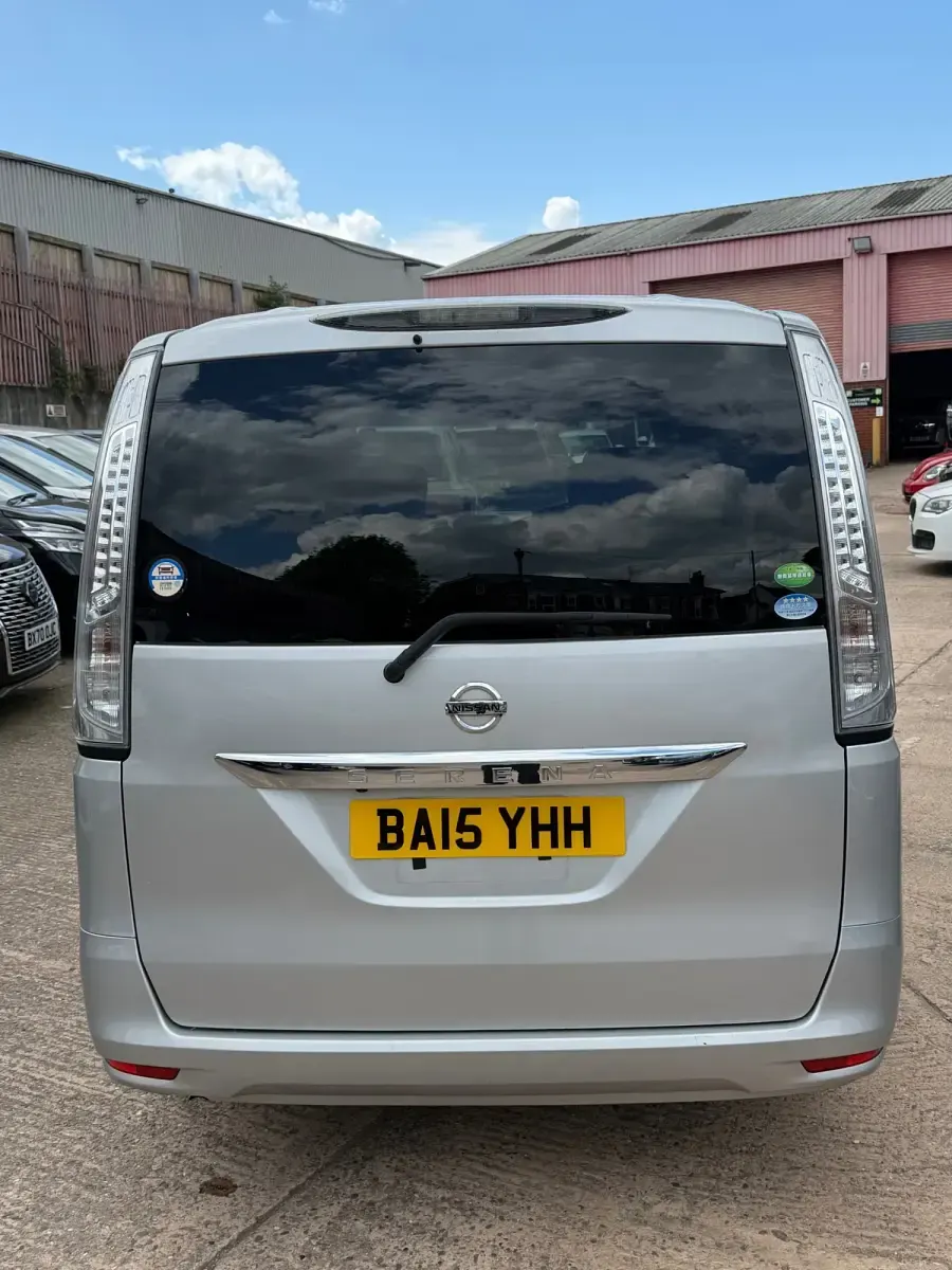 Usado Nissan Serena 2015 Plateado Monovolumen