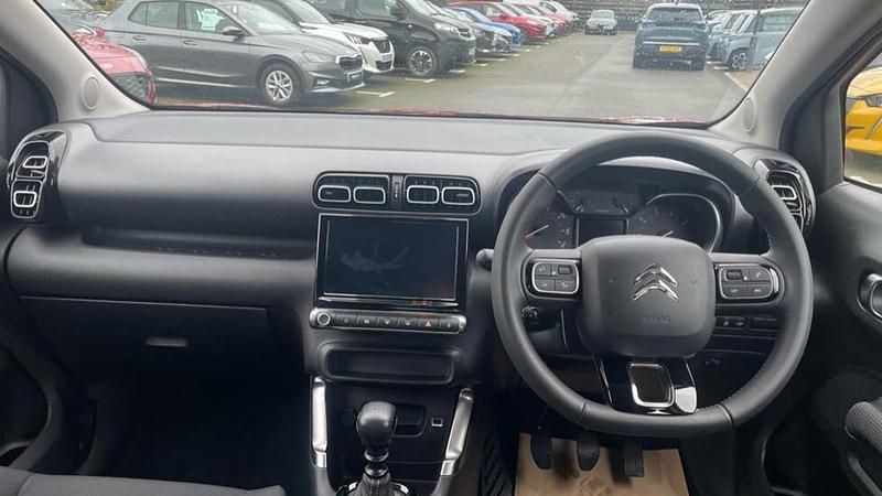 Used Citroën C3 Aircross PureTech 108 HP (79 kW) 2023 Red SUV