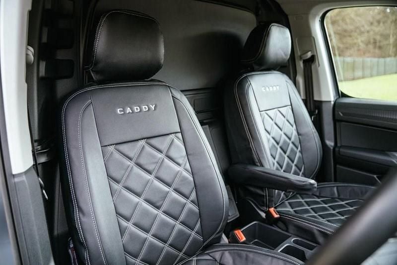 Begagnad VW Caddy Maxi Pro 2025 Grå Minibuss