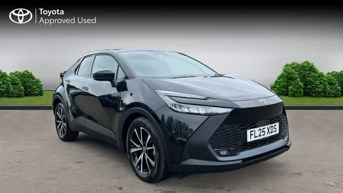 Begagnad Toyota C-HR Design 140 HK (102 kW) 2025 SUV