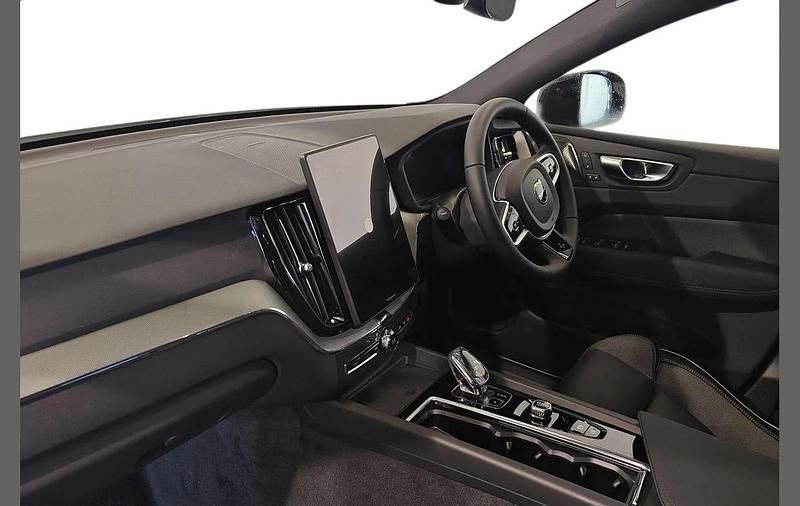 New Volvo XC60 Plus 345 HP (253 kW) 2025 White SUV