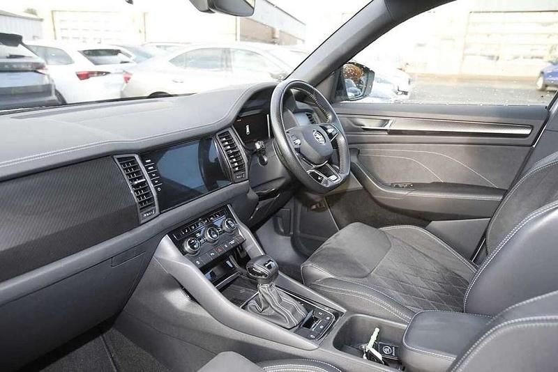 Used Skoda Kodiaq SportLine 150 HP (110 kW) 2023 Brilliant silver metallic SUV