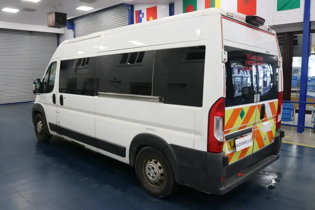 Used Peugeot Boxer 130 HP (95 kW) 2015 White Van