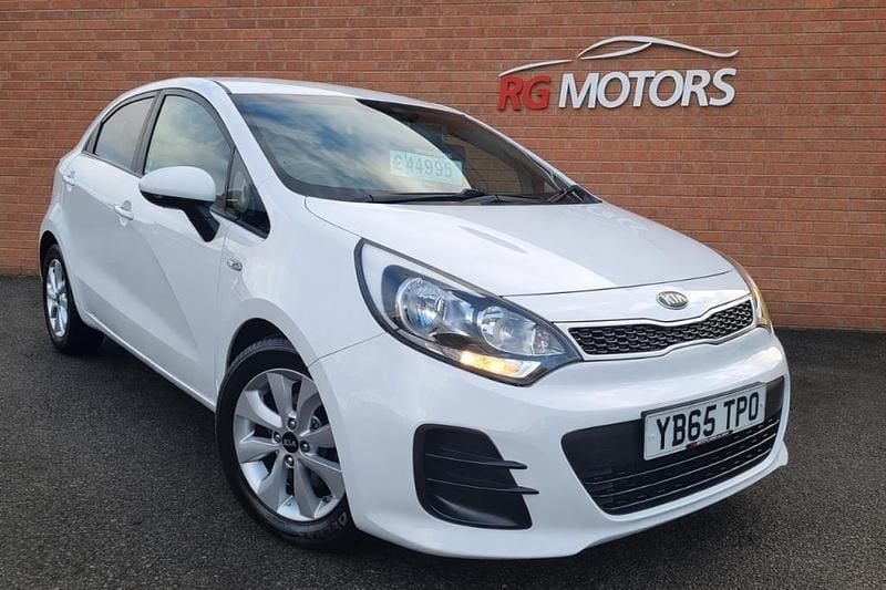 Used Kia Rio 84 HP (61 kW) 2016 White Hatchback