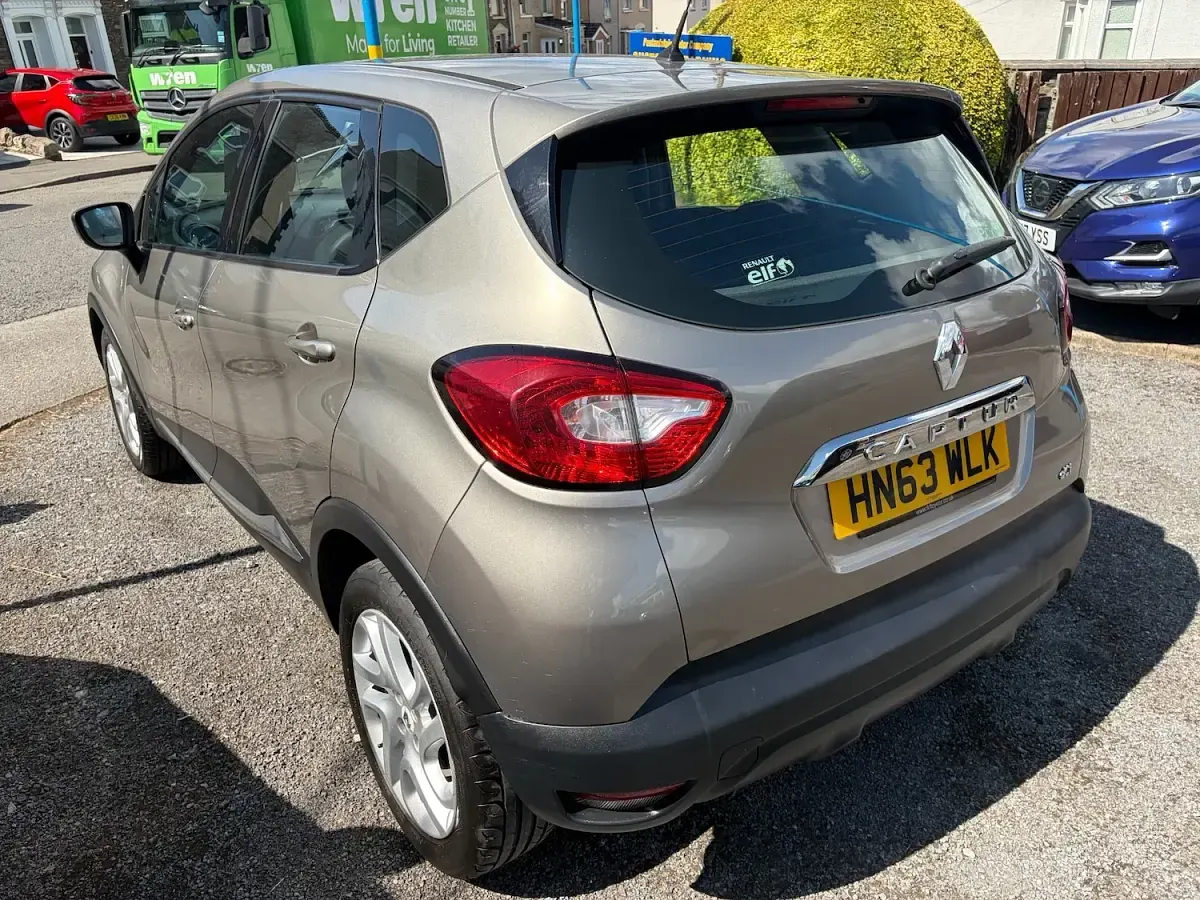 Used Renault Captur Dynamique 90 HP (66 kW) 2013 Beige SUV
