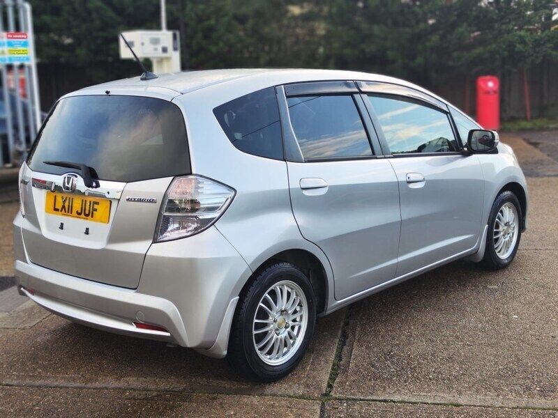 Used Honda Jazz Hybrid 102 HP (75 kW) 2011 Silver Hatchback