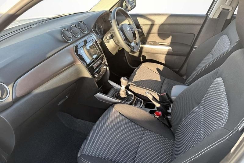 Used Suzuki Vitara SZ-T 127 HP (93 kW) 2022 White SUV
