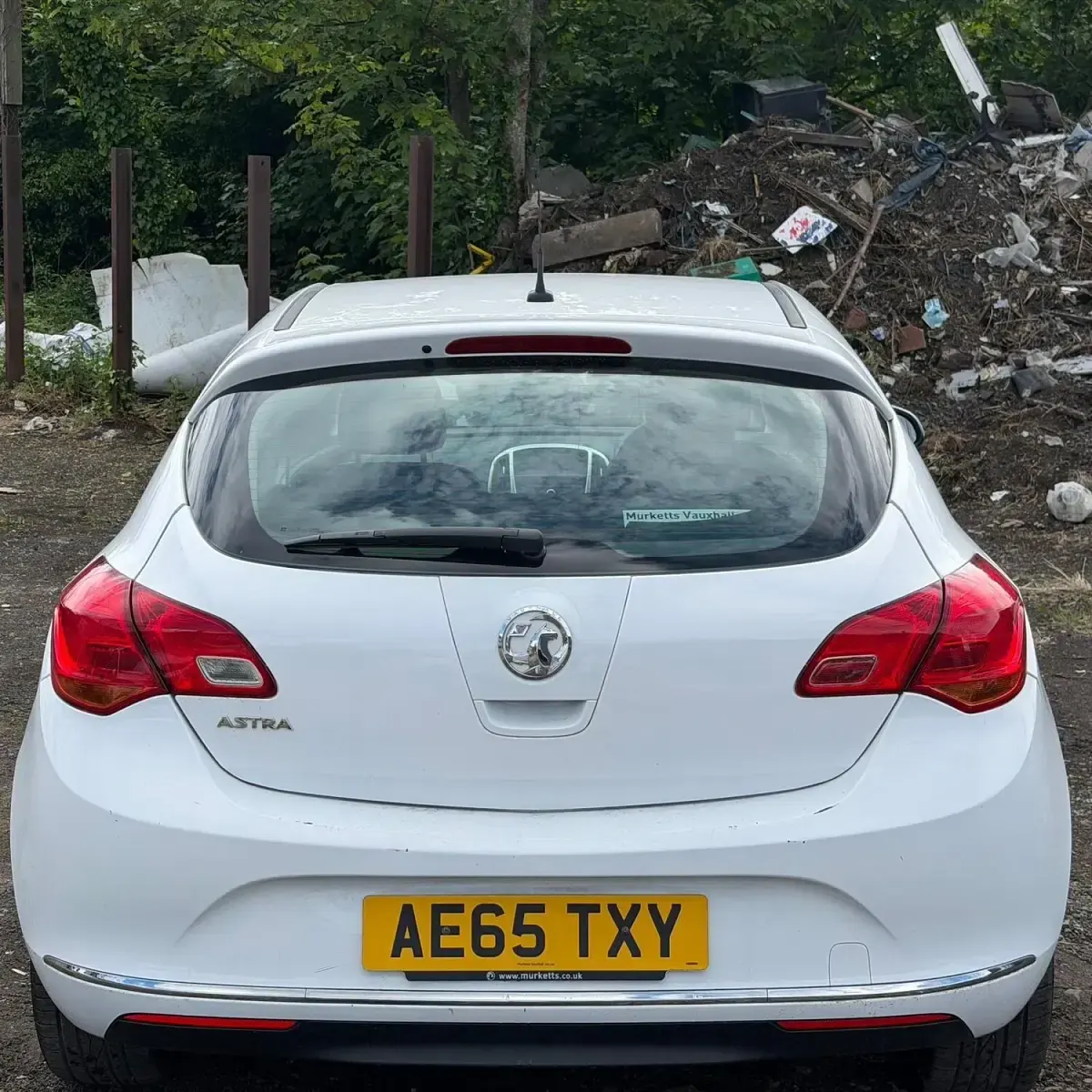 Used Vauxhall Astra Excite 100 HP (73 kW) 2015 White Hatchback