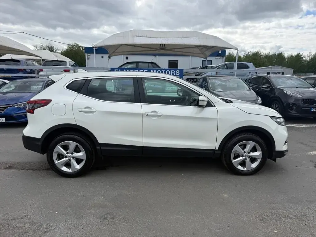 Used Nissan Qashqai Acenta Premium 2020 White SUV