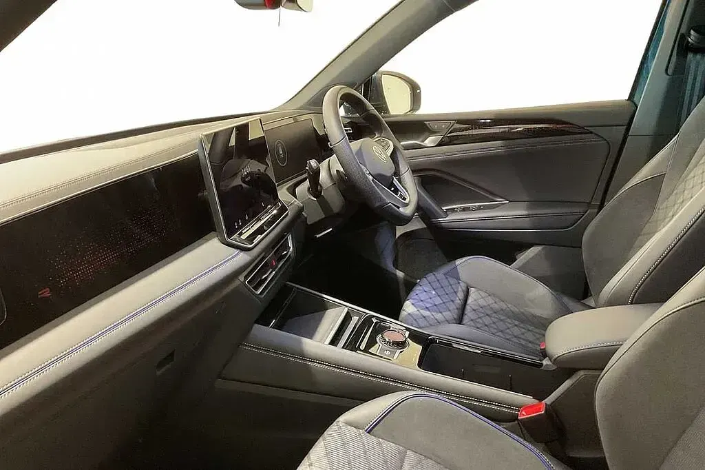 Used VW Tiguan R-line 148 HP (108 kW) 2024 Blue SUV