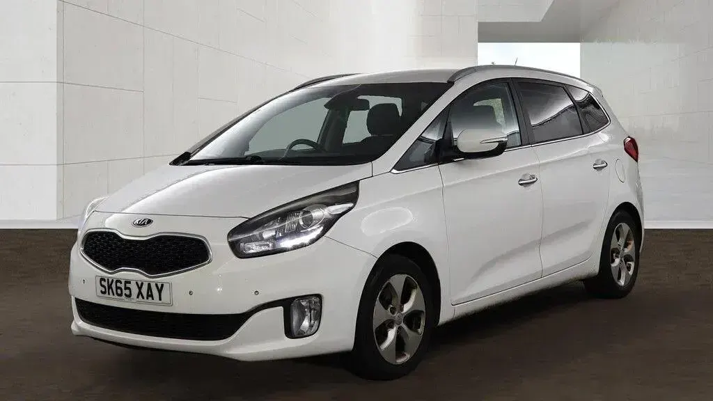 Used Kia Carens 2015 White MPV