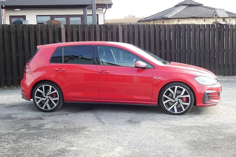 Begagnad VW Golf VII GTI 2019 Röd Halvkombi