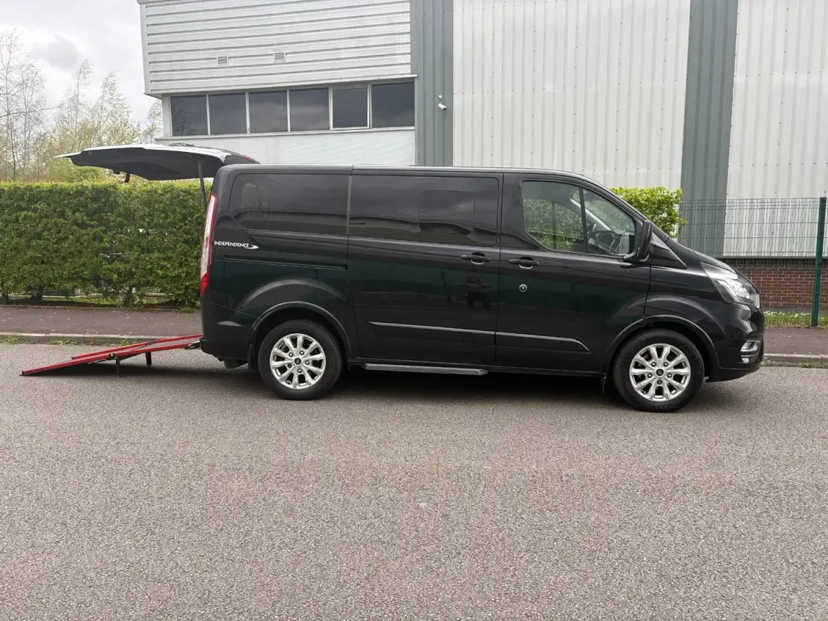 Usado Ford Tourneo 2019 Preto Monovolume