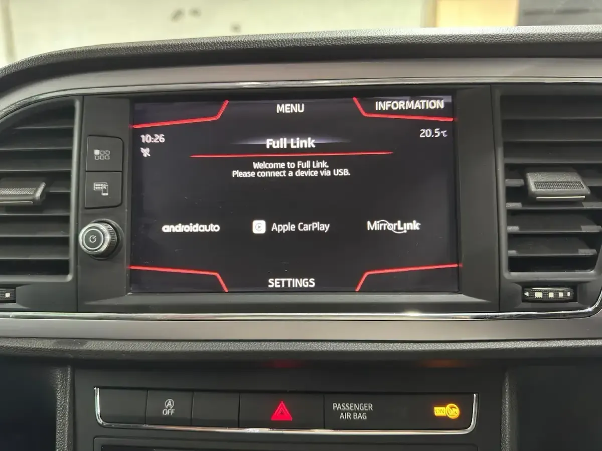 Used Seat Leon SE Dynamic 110 HP (80 kW) 2017 White Hatchback