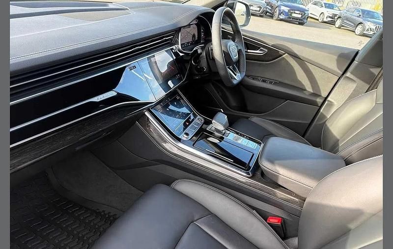 Used Audi Q8 S-Line 281 HP (206 kW) 2023 White SUV