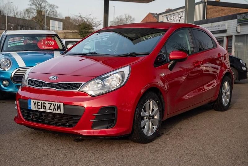 Used Kia Rio 84 HP (61 kW) 2016 Red Hatchback
