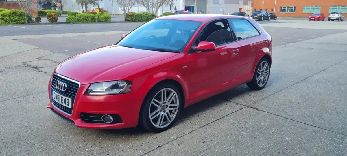 Begagnad Audi A3 S-Line 2011 Röd Halvkombi
